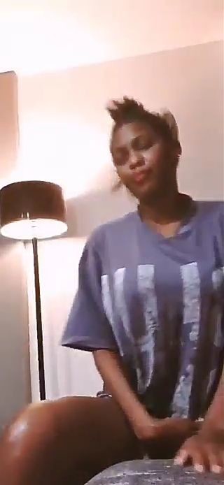 African slut from Senegal flashing tits