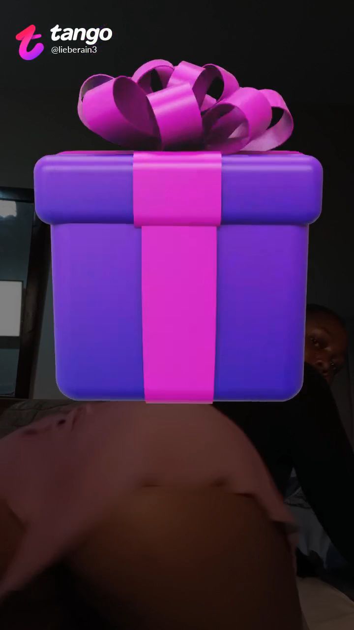 She is twerking good