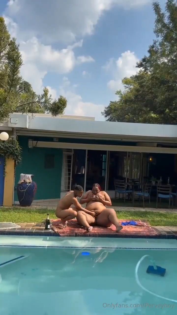 Moque slenderboy trending video on social media.