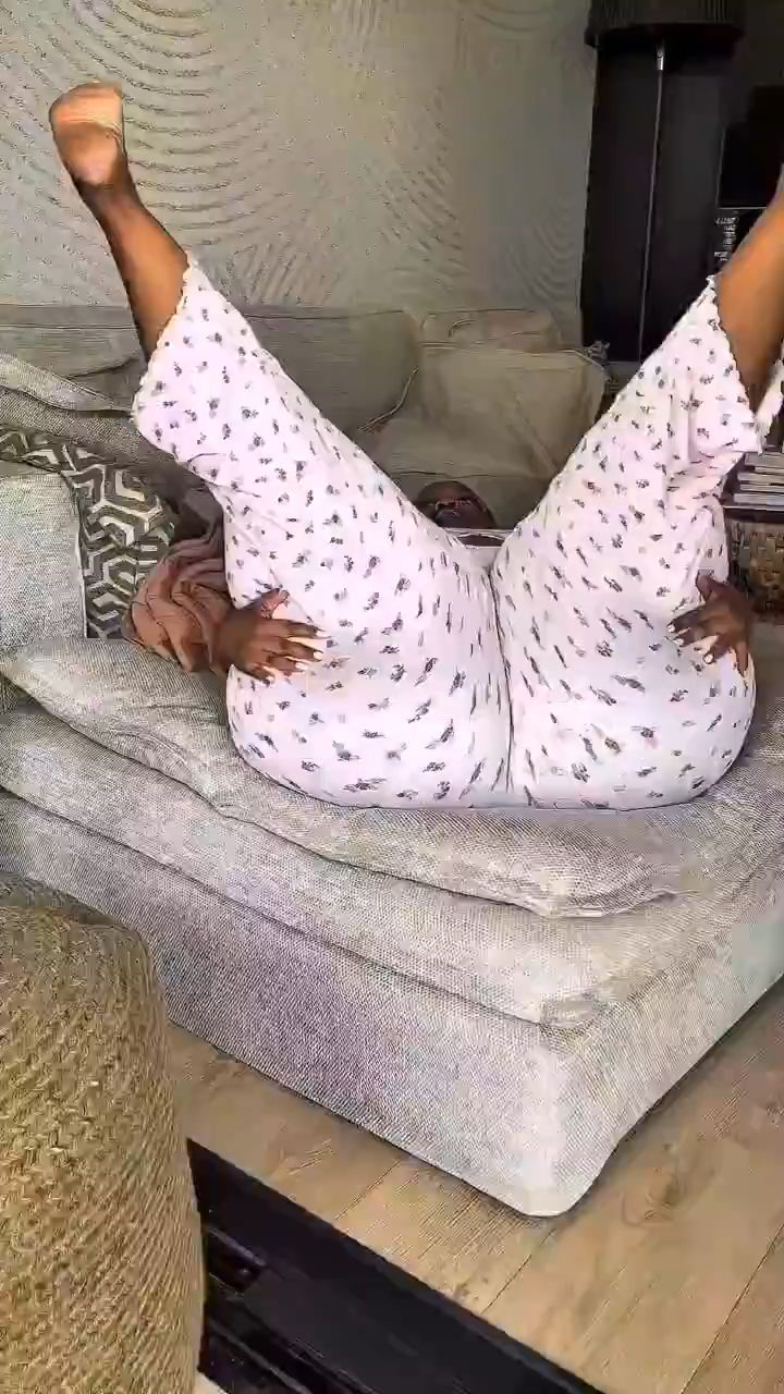 Bbw legs spread wide open!