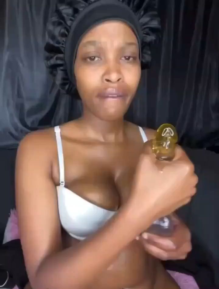 Sugarbabbie fuck a toy!