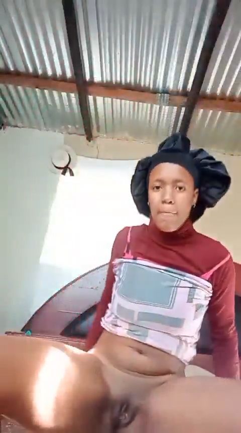 Ekasi gal is horny!