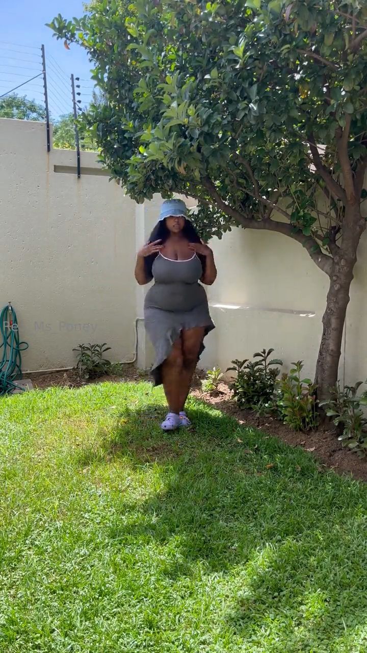 Ebony big tiddies outdoor fun!