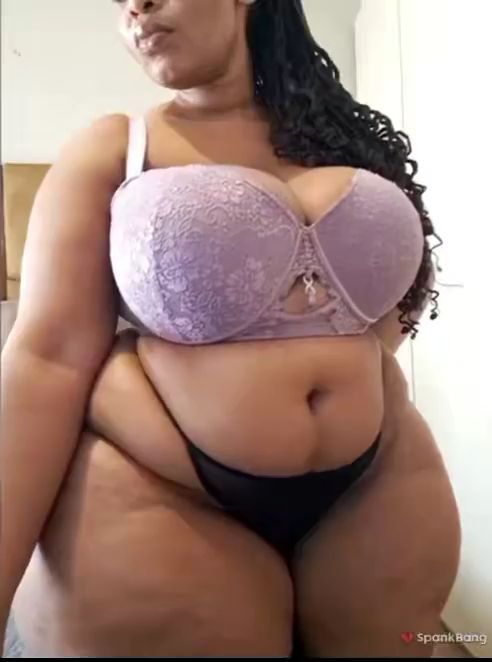 Juicy tiddies south african mom!
