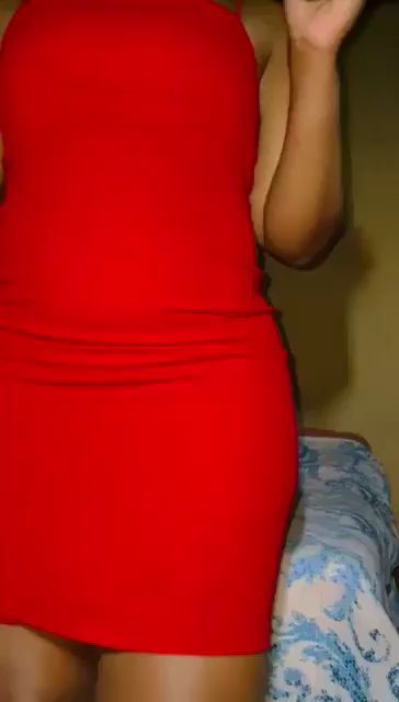 Short reaviling red dress hun!
